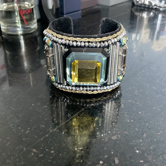 NWT!✅ Embellished cuff geometric bracelet ▪️🔶 - Picture 2 of 5